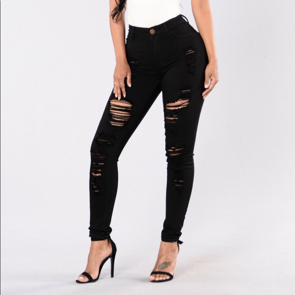 NWT SIZE 3X Fashion Nova Ripped Jeans!